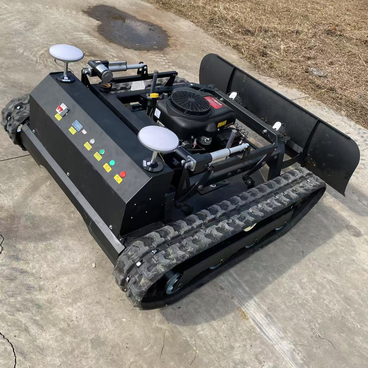 Farming Agriculture Course - 90cm flat blade petrol remote-controlled lawn